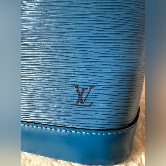Louis Vuitton Blue Epi Leather Alma PM - Picture 3 of 16